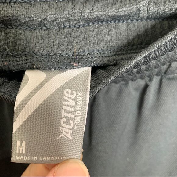 Old Navy men’s medium shorts - Picture 2 of 4